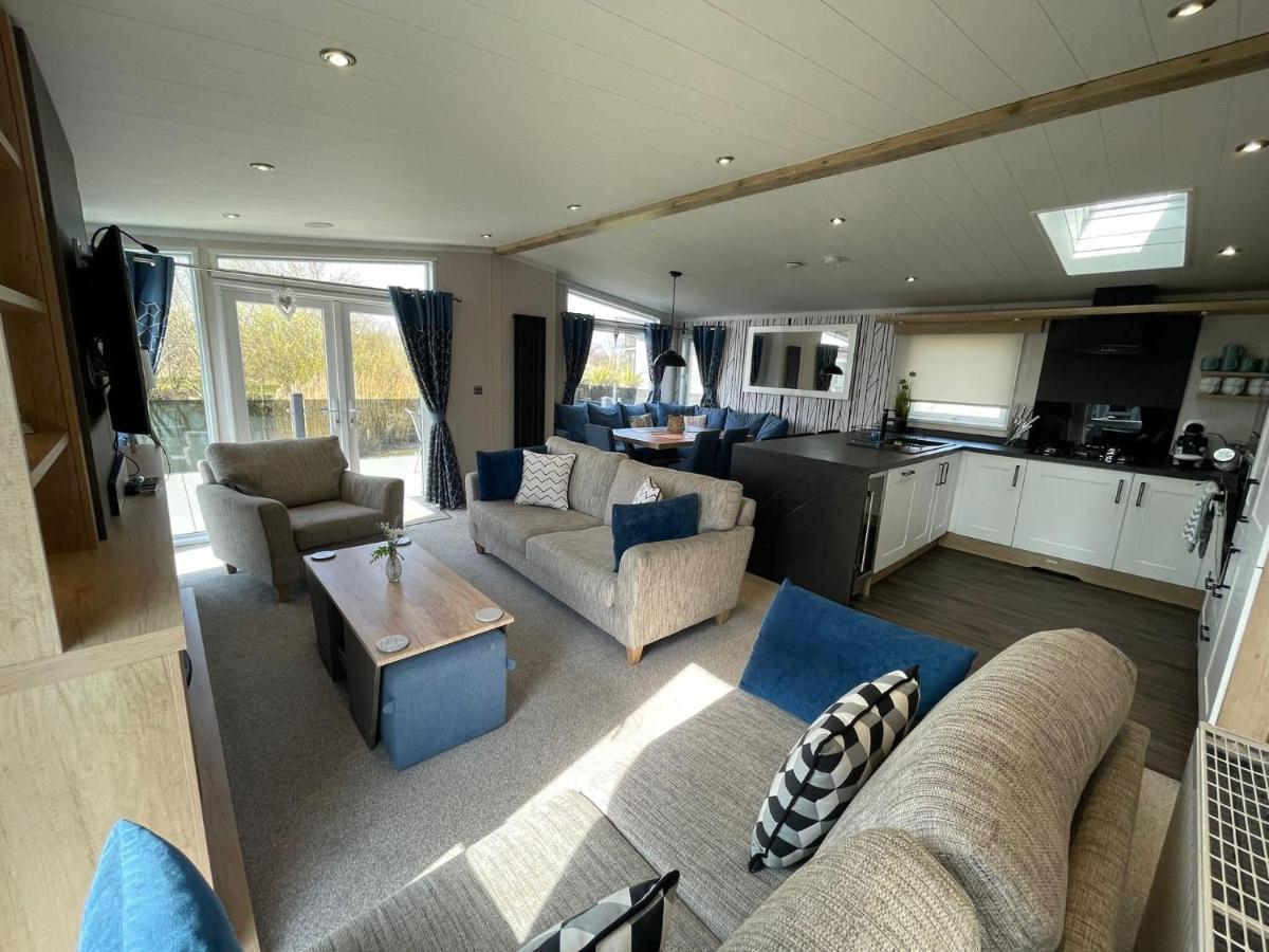 Indulgence Lakeside Lodge I3 With Hot Tub, Private Fishing Peg Situated At Tattershall Lakes Country Park Экстерьер фото