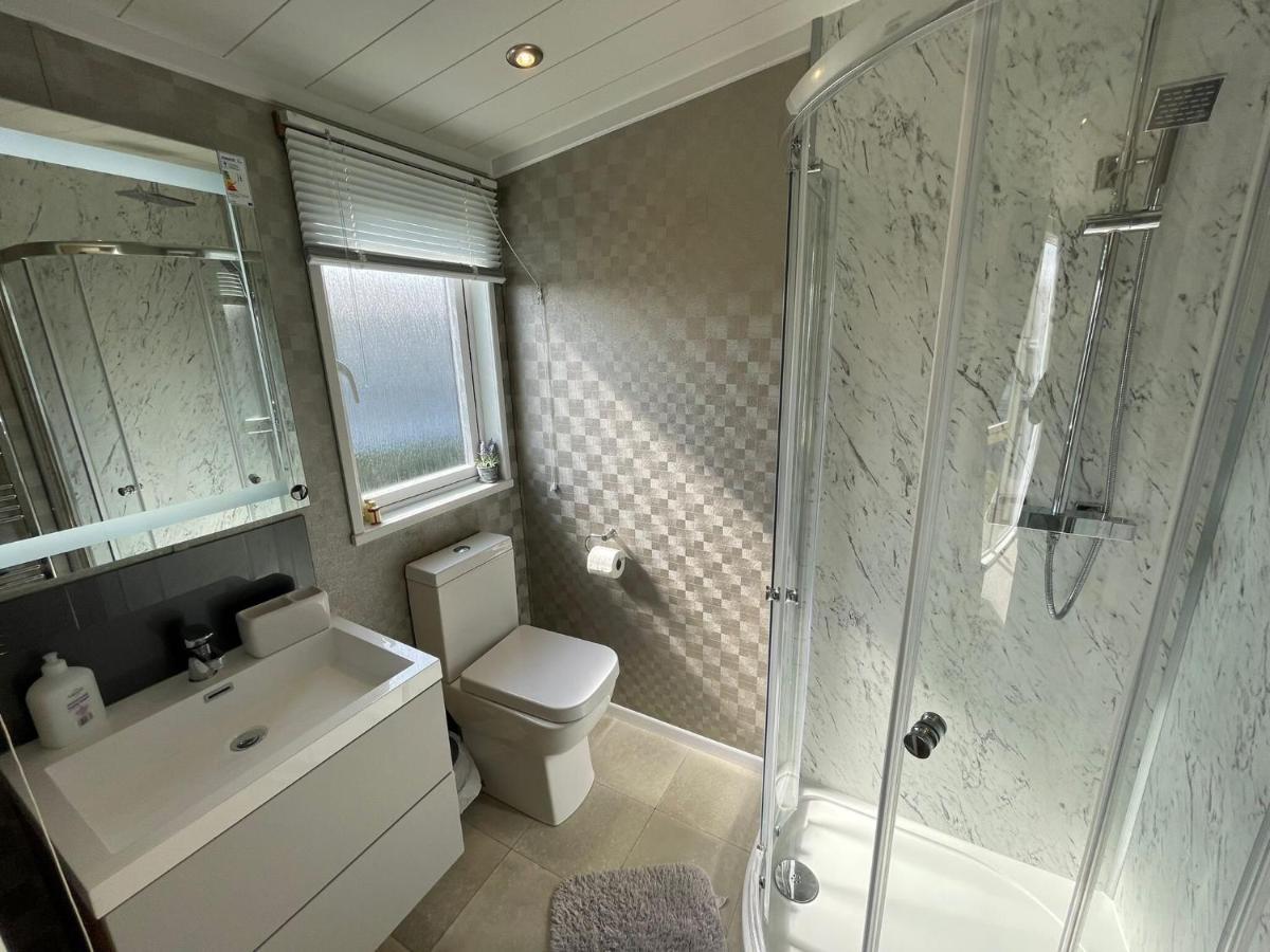 Indulgence Lakeside Lodge I3 With Hot Tub, Private Fishing Peg Situated At Tattershall Lakes Country Park Экстерьер фото