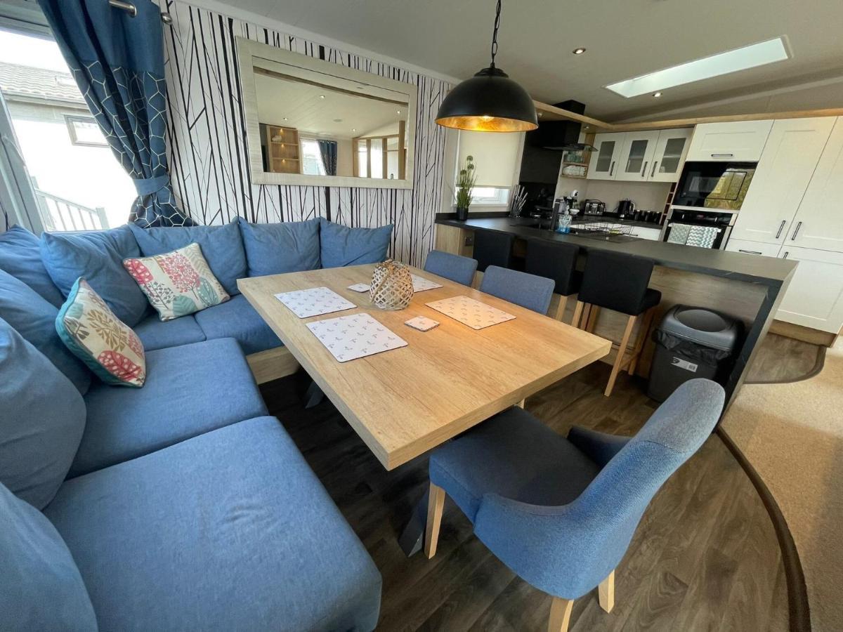 Indulgence Lakeside Lodge I3 With Hot Tub, Private Fishing Peg Situated At Tattershall Lakes Country Park Экстерьер фото